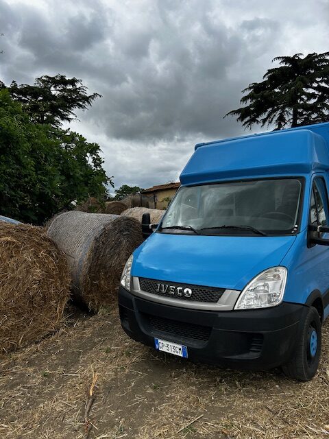 barGO - furgone azzurro fronte